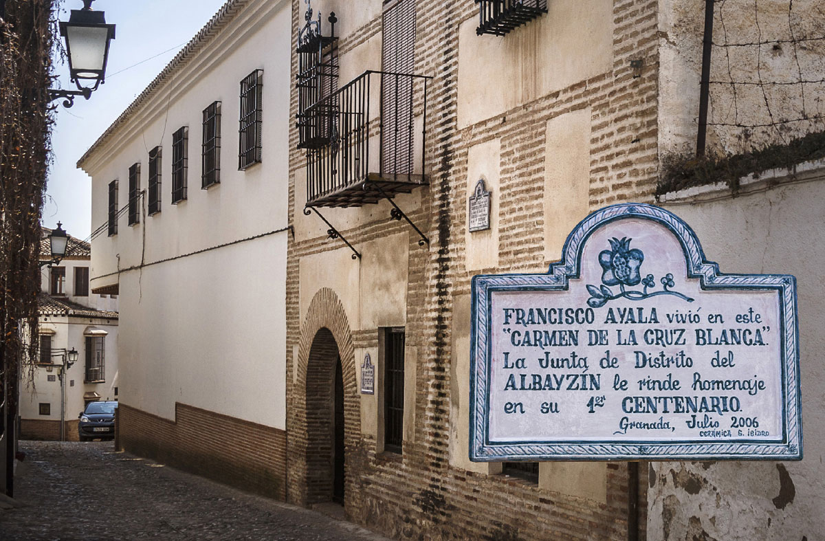 Carmen de la Cruz Blanca, Granada.